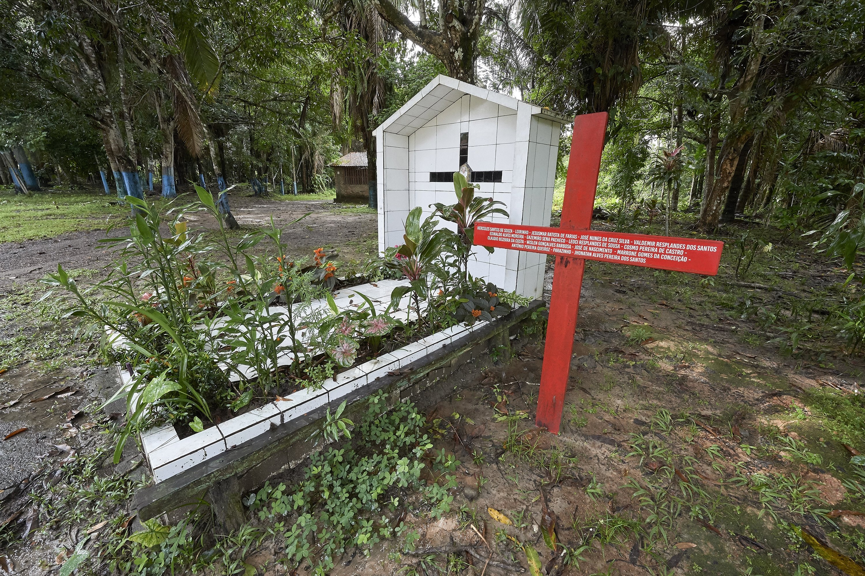 A red cross stands beside the grave of U.S.-born Sister Dorothy Stang in Anapu, Brazil, who was assassinated in 2005. The red cross beside her grave bears the names of 16 local rights activists who have been murdered since her killing. (CNS Photo/Paul Jef