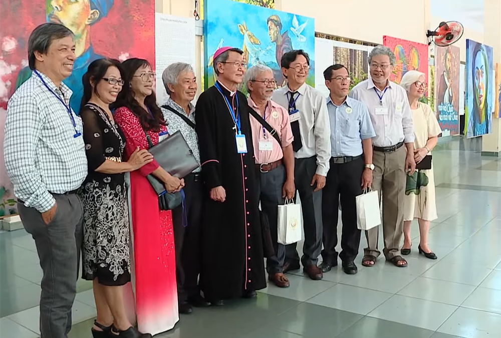 Bishop Peter Nguyen Van Kham and other participants pose for a group photo at the gathering on May 23 in Ho Chi Minh City. (Screenshot/Joachim Pham/hdgmvietnam.com)