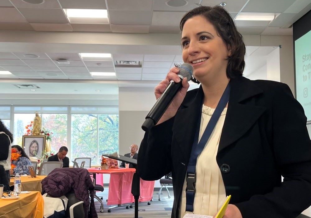 Annie Nieto Bailey leads a plenary session at the 2024 LaRED annual meeting.