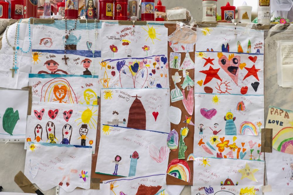 Children's drawings for pope