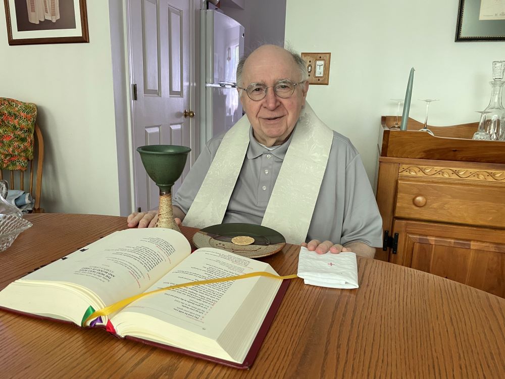 Fr. Michael Himes presides at a home Mass in 2021. The longtime Boston College Catholic theologian and professor was beloved, with waiting lists for his classes and standing room only at his Masses. (NCR photo/Steve Miller)