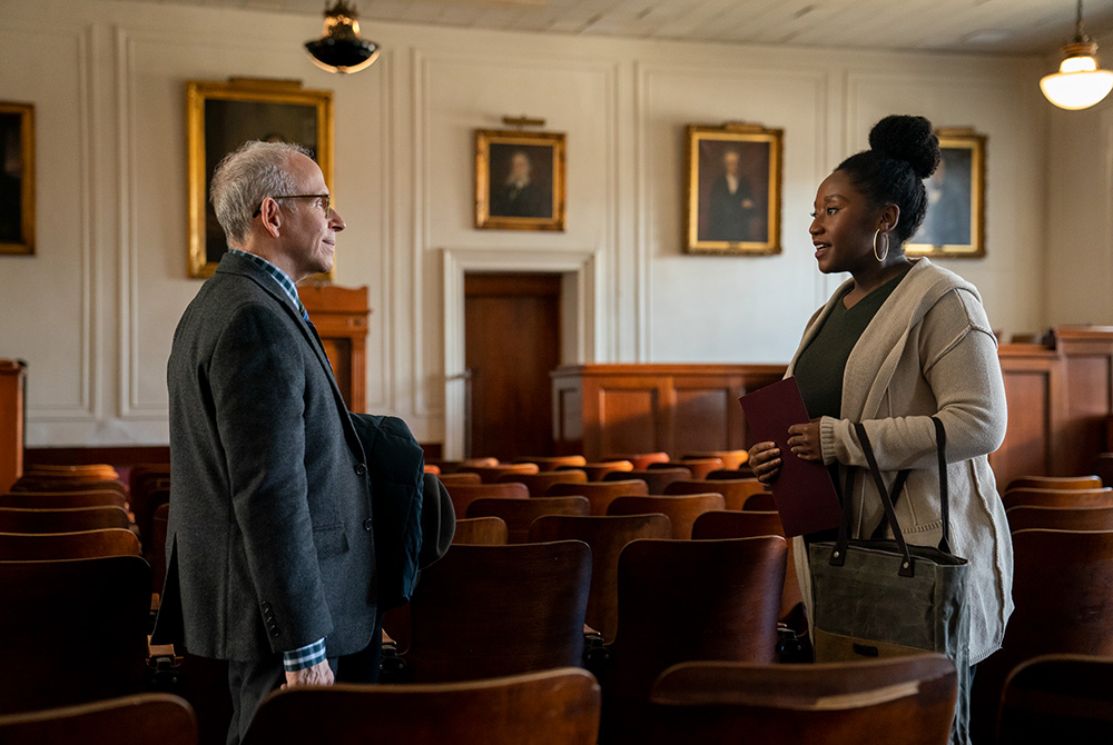 Bob Balaban as Rentz and Nana Mensah as Yaz in "The Chair" (Netflix © 2021/Eliza Morse)