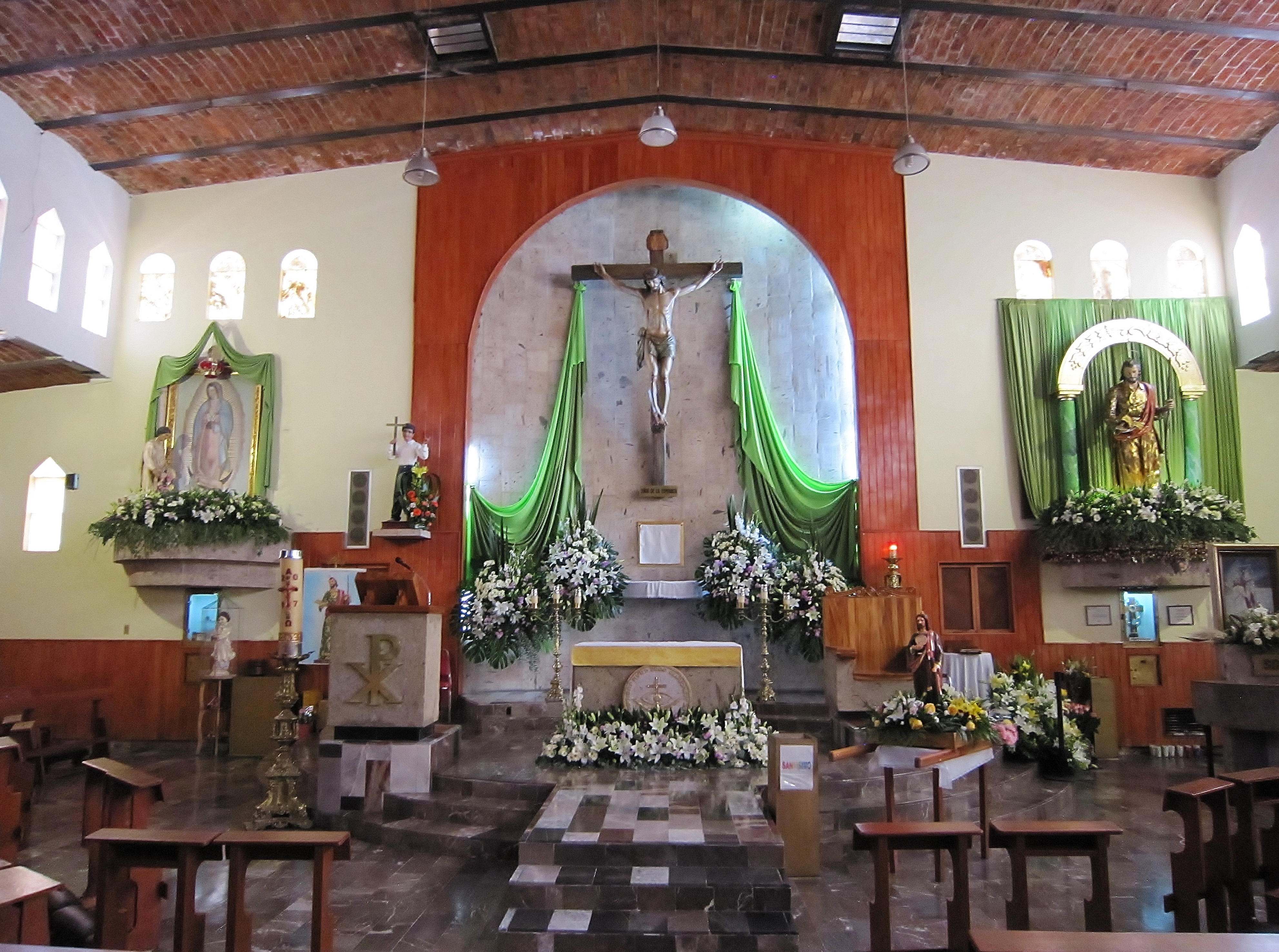 The interior of Guadalajara's St. Jude Thaddeus Parish, which will fill with devotees on its patron's Oct. 28 feast day (Stephen Woodman)