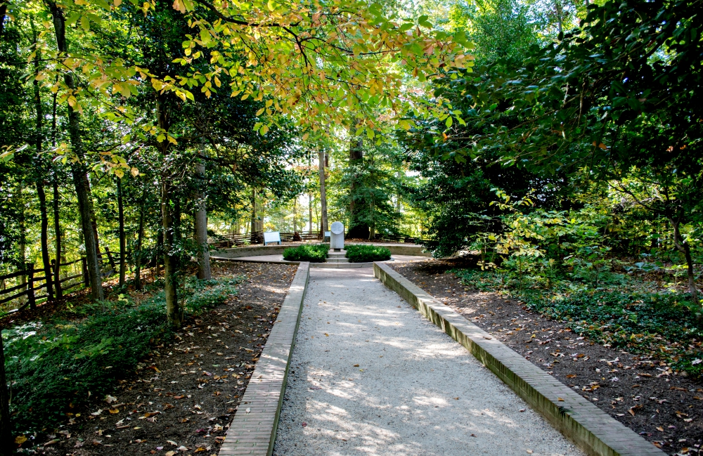 The slave burial ground and Slave Memorial at Mount Vernon, Virginia, the home of George Washington (Wikimedia Commons/Tim Evanson)