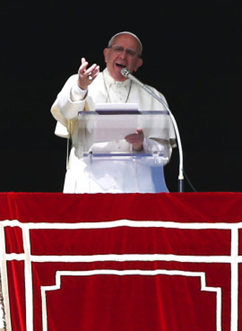 Pope Francis leads his Sunday Angelus prayer in Saint Peter’s Square at the Vatican Feb. 21, 2016. (Reuters/Tony Gentile)