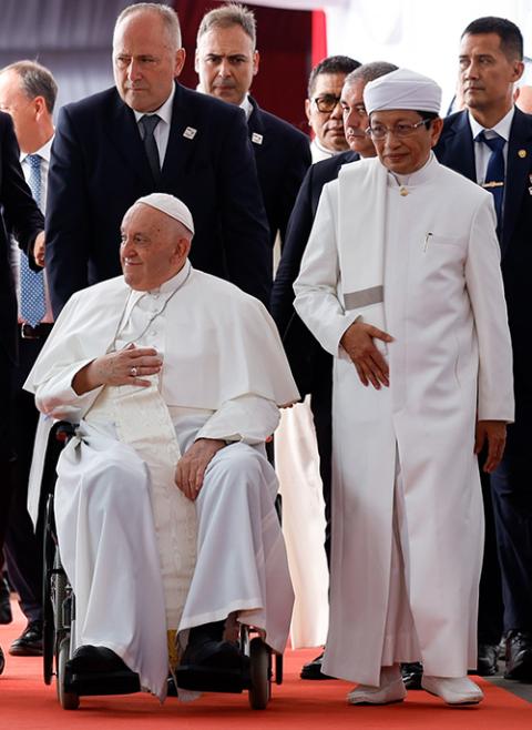 Accompanied by Nasaruddin Umar, grand imam of the Istiqlal Mosque, Pope Francis visits the Tunnel of Friendship as part of an interreligious meeting in Jakarta, Indonesia, on Sept. 5. (CNS/Lola Gomez)