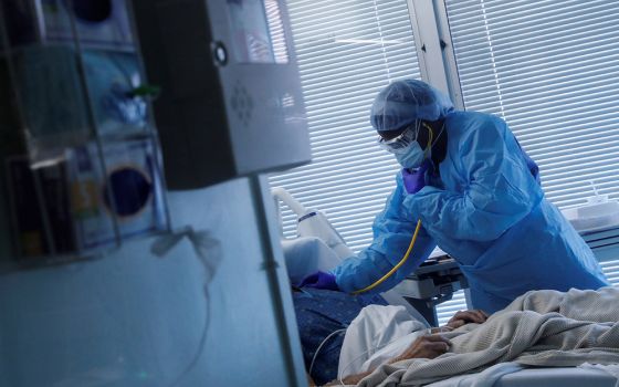 A registered nurse in Little Rock, Arkansas, checks on a COVID-19 patient Aug. 16, 2021, at the University of Arkansas for Medical Sciences. (CNS/Reuters/Shannon Stapleton)