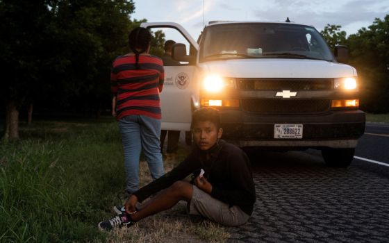 Minors from Honduras are picked up by a U.S. Customs and Border Protection agent in Eagle Pass, Texas, July 25, 2022. (CNS photo/Go Nakamura, Reuters)