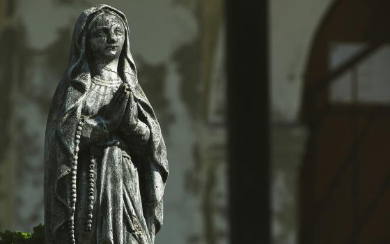 A statue of Mother Mary (Unsplash/David Gabric)