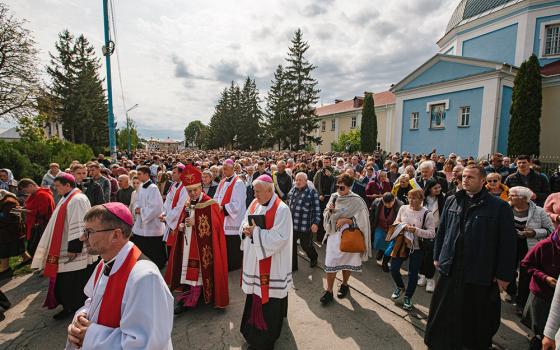 Bishops Leon Dubrawskyi of Kamianets-Podilskyi, wearing red vestments, and Stanislav Szyrokoradiuk of Odesa-Simferopol, center, lead a procession in Shargorod, Ukraine, Sept. 14, 2022, the special day of prayer for Ukraine and the end of the Latin-rite bishops' Year of the Holy Cross. (CNS/Vyacheslav Sokolovy)