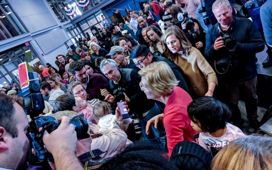 Sen. Elizabeth Warren at a Jan. 12 campaign event in Manchester, New Hampshire (Flickr/Marc Nozell)